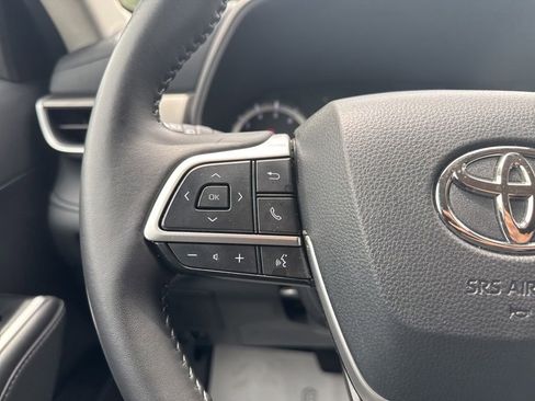 Certified 2025 Toyota Highlander LE FWD image 28
