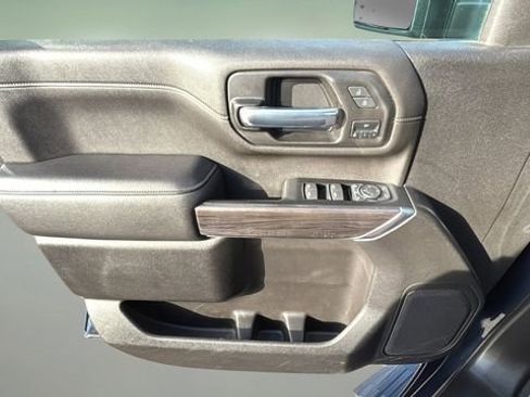 Used 2022 Chevrolet Silverado 2500 LTZ w/ LTZ Convenience Package image 17