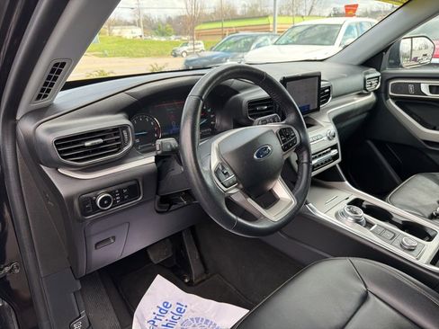 Used 2024 Ford Explorer XLT w/ Equipment Group 202A AWD/4WD image 18