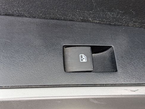 Used 2022 Toyota Tacoma SR5 w/ SR5 Appearance Package (SM) image 28