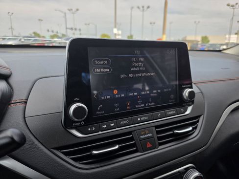 Used 2021 Nissan Altima 2.5 SR w/ SR Premium Package image 18