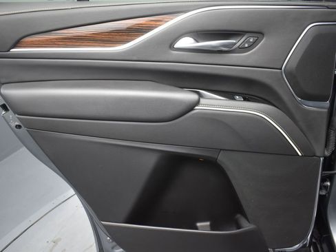 Used 2021 Cadillac Escalade Premium Luxury w/ LPO, Illumination Package image 26