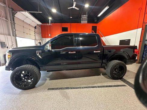 Used 2021 Ford F150 Platinum w/ FX4 Off-Road Package AWD/4WD image 4