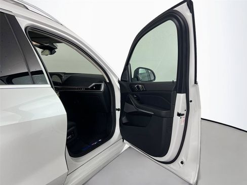 Used 2025 BMW X7 xDrive40i AWD/4WD image 25
