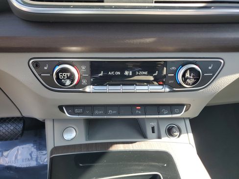 Used 2022 Audi Q5 2.0T Premium w/ Convenience Package image 32