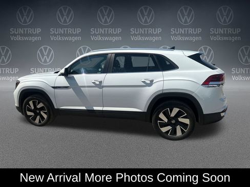 Used 2025 Volkswagen Atlas Cross Sport SE AWD/4WD image 2
