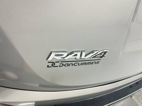 Used 2017 Toyota RAV4 XLE AWD/4WD image 26