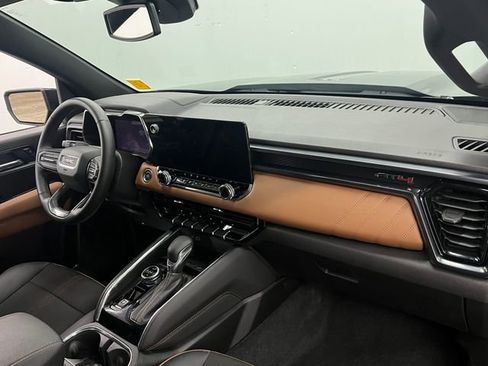 Used 2025 GMC Canyon AT4 AWD/4WD image 29