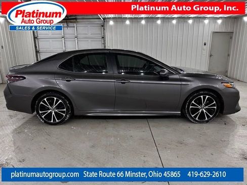 Used 2018 Toyota Camry SE image 4