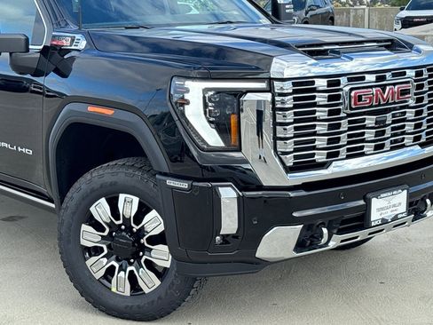 New 2026 GMC Sierra 2500 Denali w/ Denali Reserve Package image 3