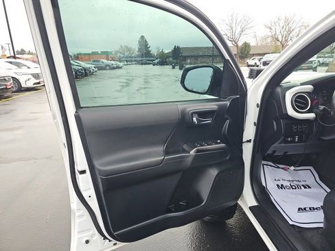 Used 2016 Toyota Tacoma TRD Sport image 26