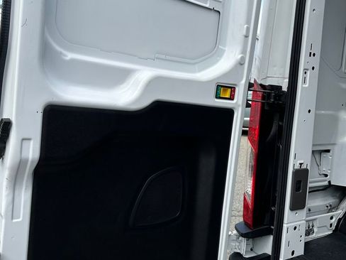 Used 2025 Ford Transit 250 148 Medium Roof RWD image 19
