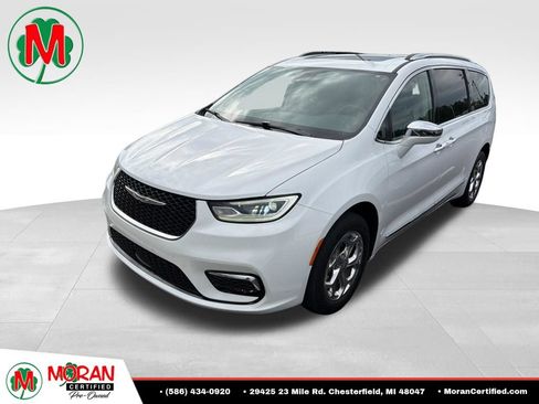 Used 2021 Chrysler Pacifica Limited AWD/4WD image 1
