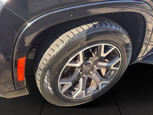 Used 2023 Jeep Wagoneer L Series III w/ Preferred Equipment Group image 22