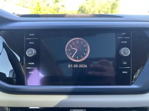 Certified 2022 Volkswagen Taos SE w/ Panoramic Sunroof Package AWD/4WD image 19