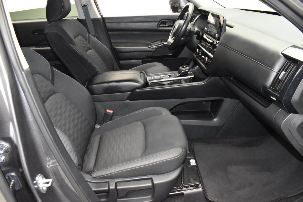 Certified 2025 Nissan Pathfinder SV FWD image 21