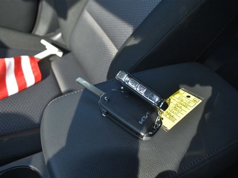 Used 2025 Kia Soul LX image 20