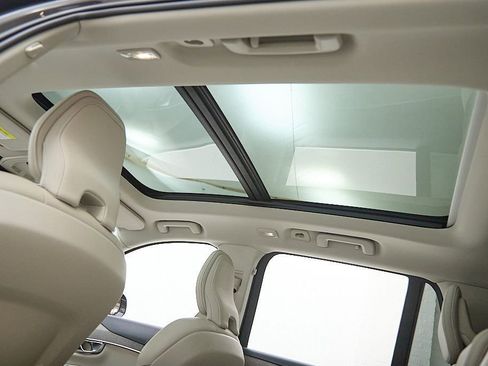 Used 2024 Volvo XC90 B6 Plus w/ Protection Package Premier AWD/4WD image 24