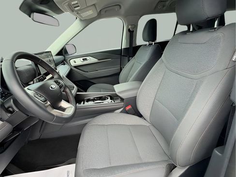 Used 2025 Ford Explorer Active AWD/4WD image 12