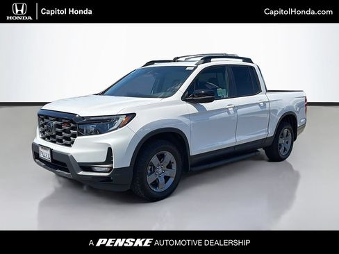 Certified 2025 Honda Ridgeline TrailSport image 1