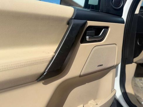 Used 2011 Land Rover LR2 HSE AWD/4WD image 9