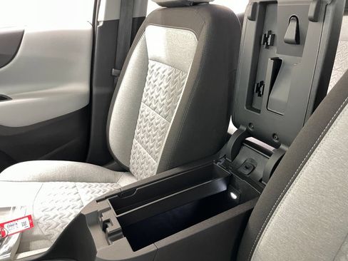 Certified 2024 Chevrolet Equinox LS w/ LS Convenience Package FWD image 31