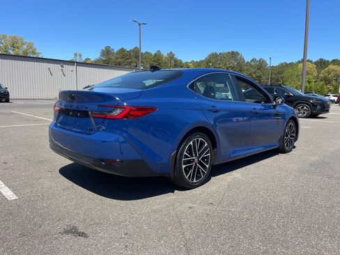 Used 2025 Toyota Camry XLE FWD image 5