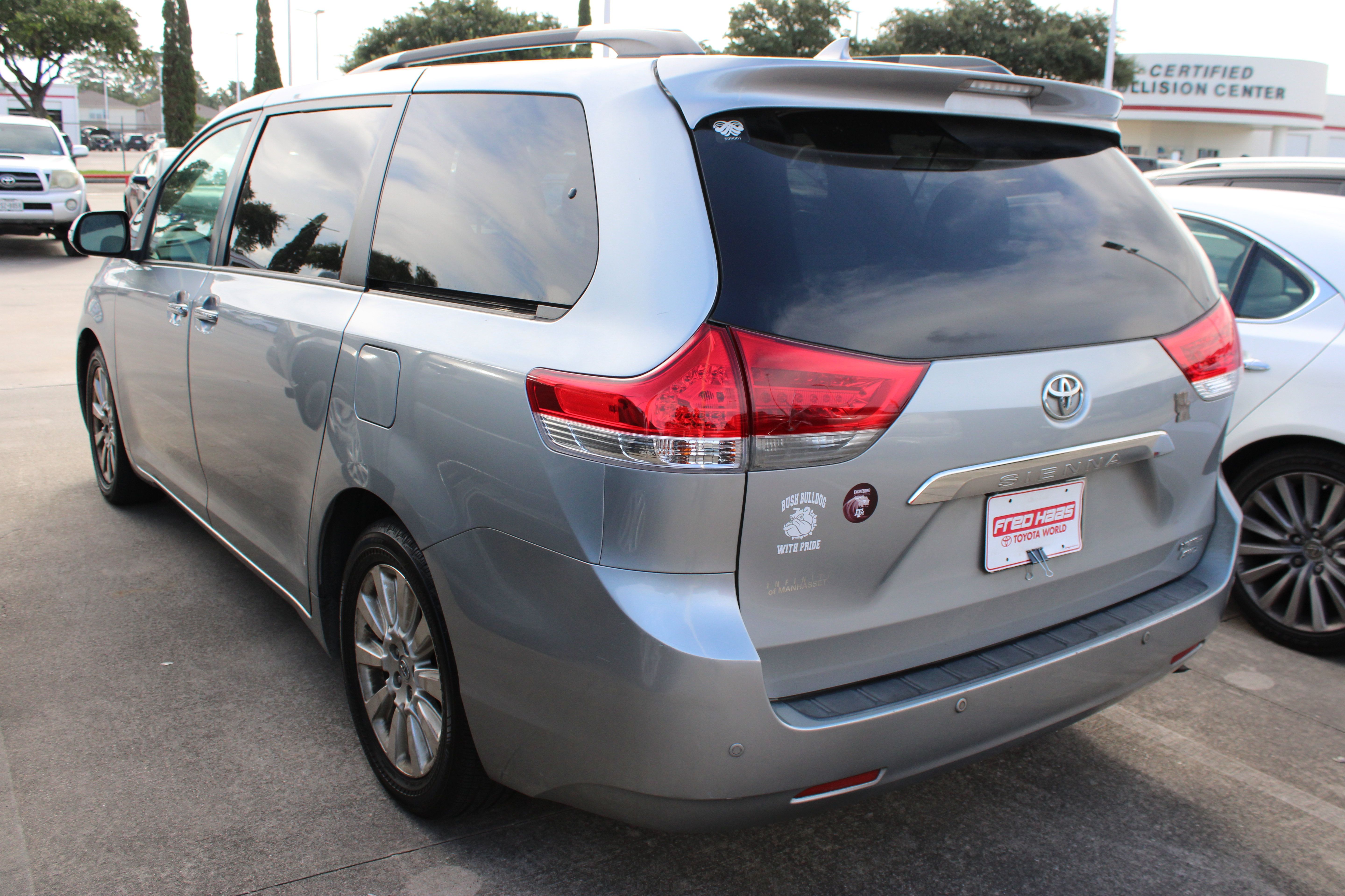 Used 2014 Toyota Sienna Limited w/ Limited Premium Package AWD/4WD image 7