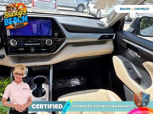 Used 2023 Toyota Highlander Platinum FWD image 16