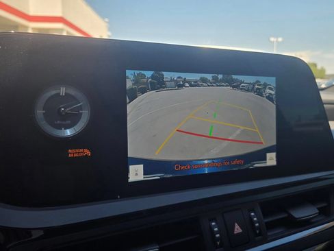 Used 2025 Lexus ES 300h w/ Premium Package FWD image 27