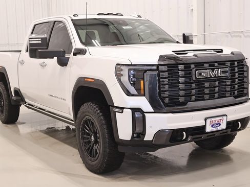Used 2024 GMC Sierra 3500 Denali Ultimate image 4