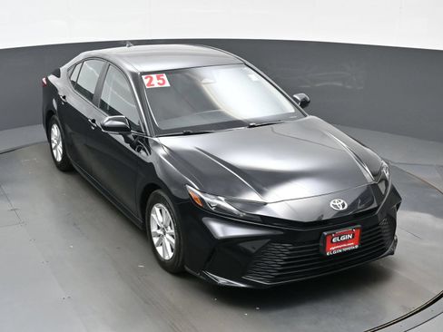 Used 2025 Toyota Camry LE FWD image 32