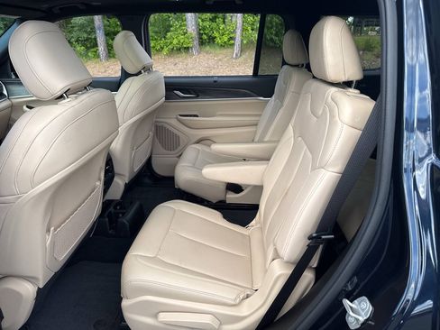 Used 2023 Jeep Grand Cherokee L Limited w/ Luxury Tech Group II AWD/4WD image 12