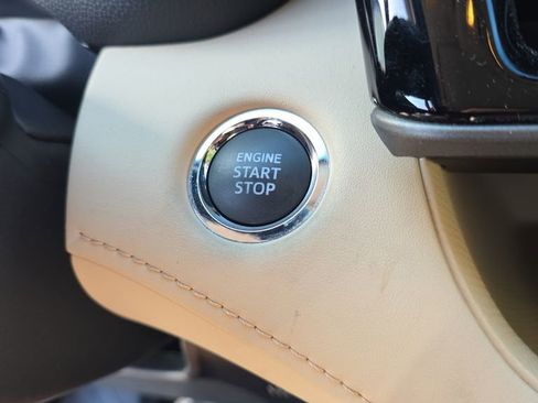 Used 2023 Toyota Highlander XLE image 32