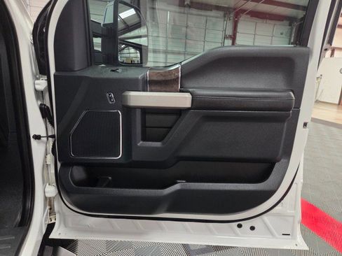 Used 2022 Ford F250 Lariat w/ Chrome Package image 36