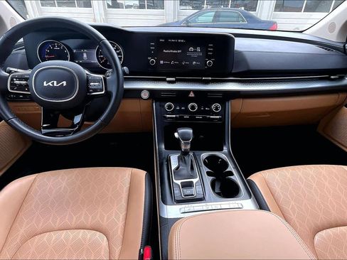 Certified 2024 Kia Carnival LX image 14