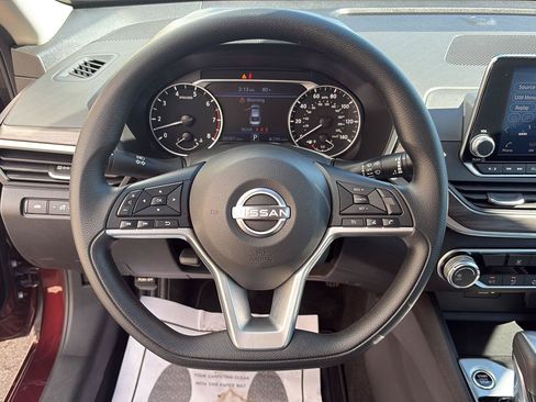 Used 2025 Nissan Altima 2.5 SV FWD image 8