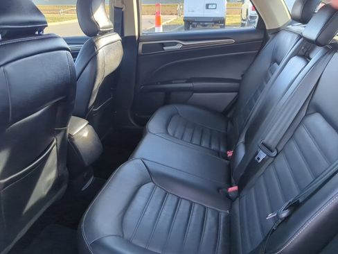 Used 2017 Ford Fusion SE image 36