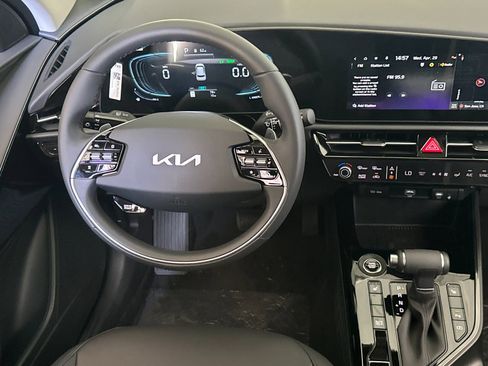 New 2026 Kia Niro EX FWD image 14