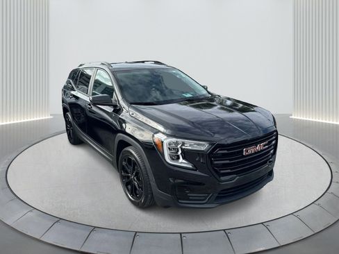 Used 2022 GMC Terrain SLE w/ Elevation Edition image 3