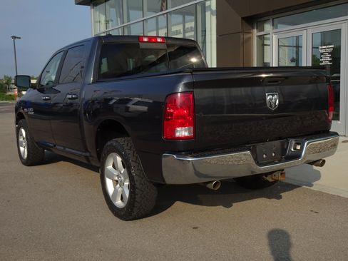 Used 2018 RAM 1500 Classic SLT AWD/4WD image 3