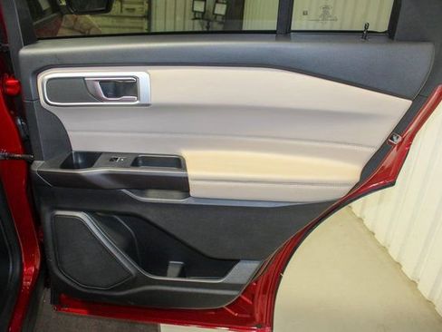 Certified 2020 Ford Explorer XLT w/ Equipment Group 202A image 17