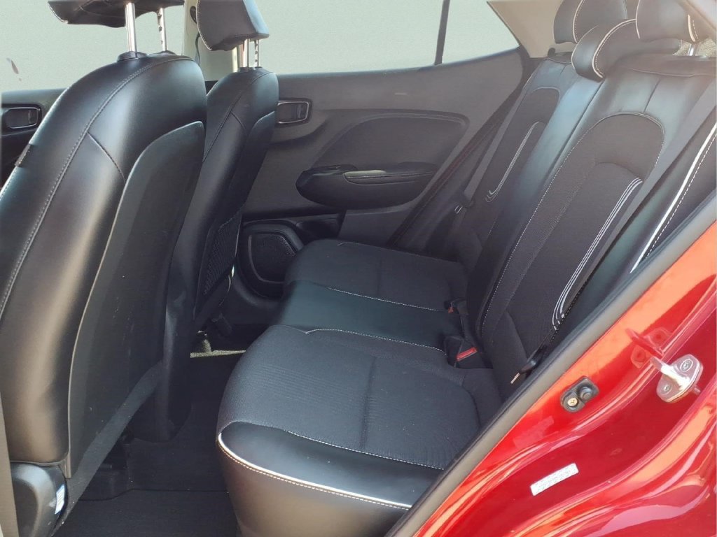 Used 2022 Hyundai Venue Limited FWD image 12
