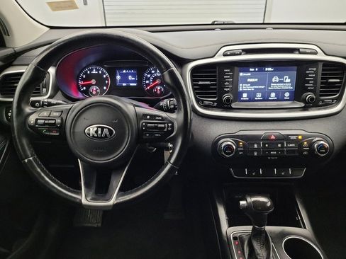 Used 2017 Kia Sorento LX w/ LX Convenience Package image 22