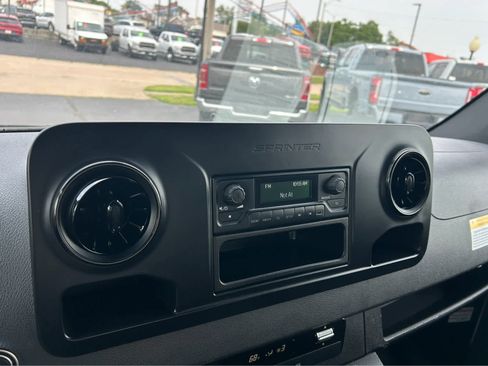 Used 2019 Freightliner Sprinter 3500 image 24