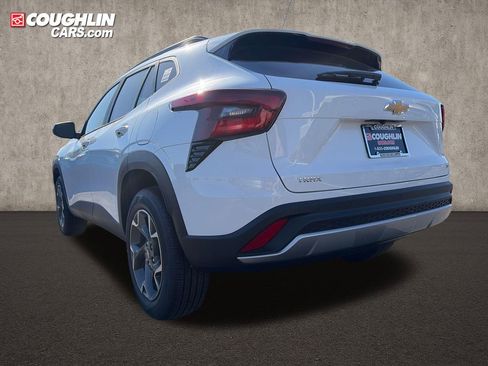 New 2026 Chevrolet Trax LT w/ Driver Confidence Package FWD image 3