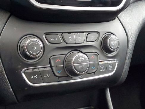 Used 2022 Jeep Cherokee Limited AWD/4WD image 29