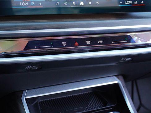 Certified 2023 BMW i7 xDrive60 w/ Executive Package 2 AWD/4WD image 29