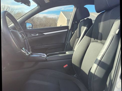 Used 2019 Honda Civic Sport image 10