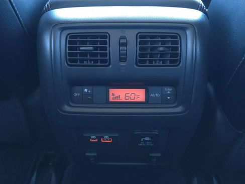 Used 2020 Nissan Pathfinder SL AWD/4WD image 26